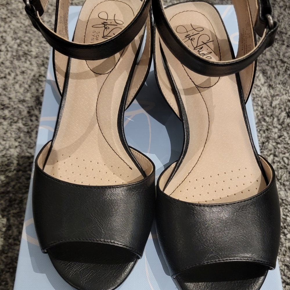 Women's shoes
